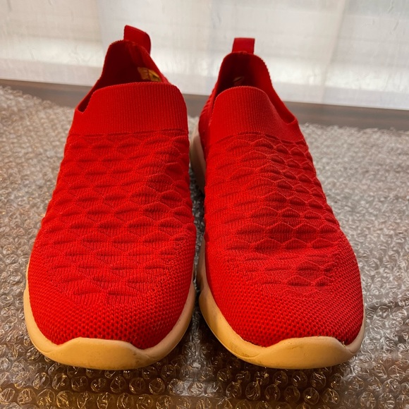 Red knit shoes - Picture 2 of 10